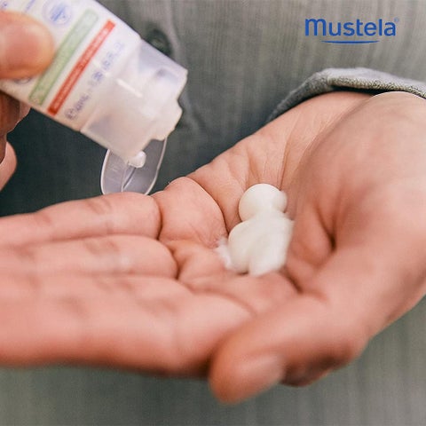 كريم مهدئ و مرطب موستيلا للوجه للأطفال و للبشرة الحساسة، خالي من العطور -  40 مل