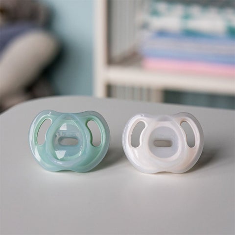 Tommee Tippee Ultralight Super Orthodontic Soft Silicone Baby Soother For 0 To 6 Months - Green/White, Pack of 2’s