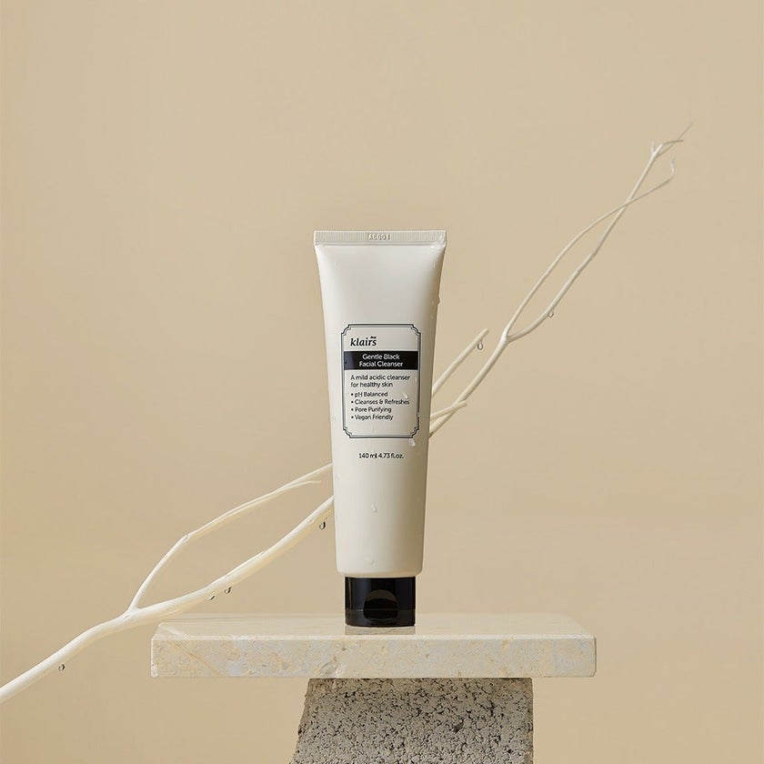 Dear Klairs Gentle Black Foaming Facial Cleanser 140ml
